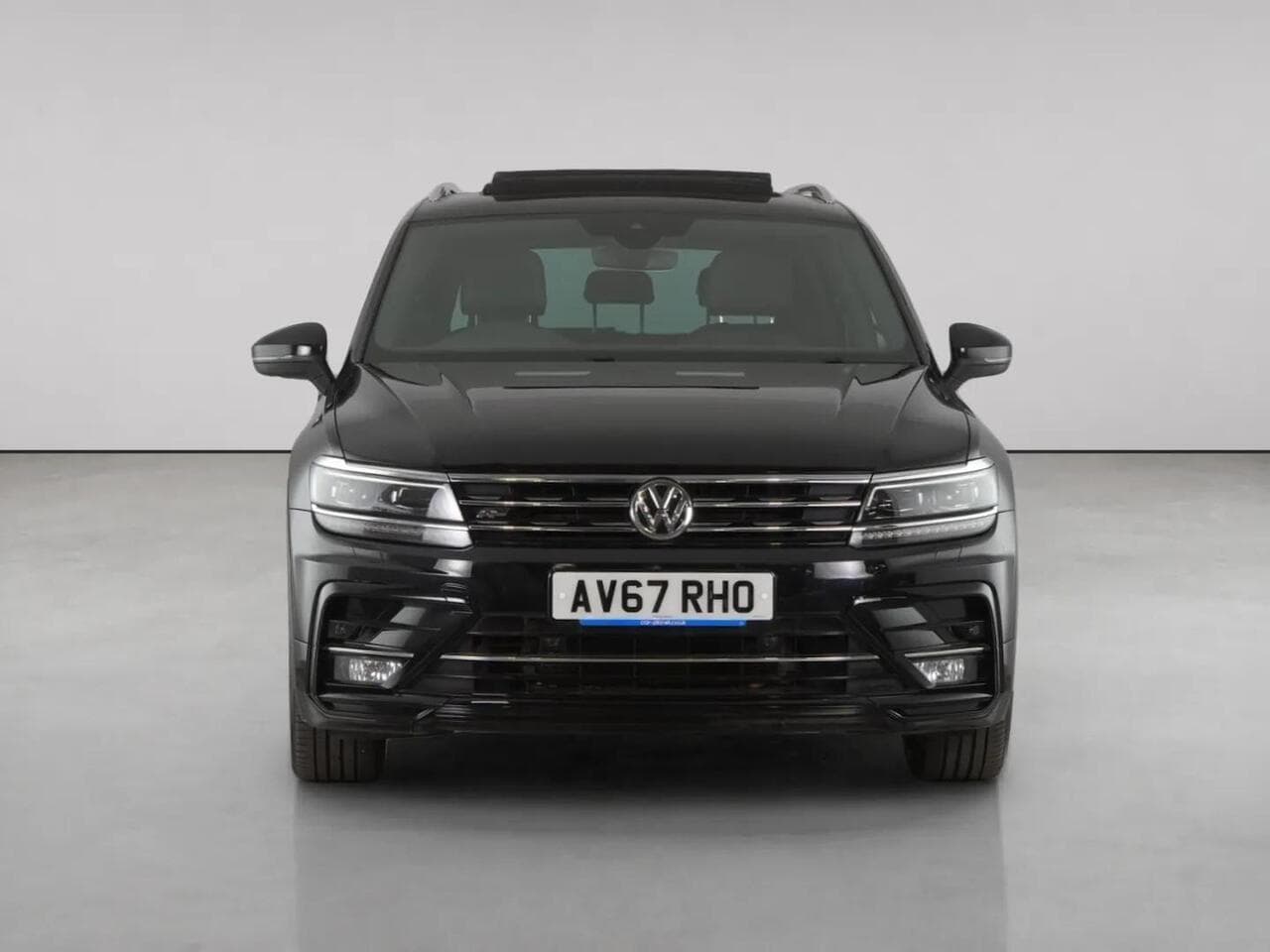 Volkswagen Tiguan thumbnail Front
