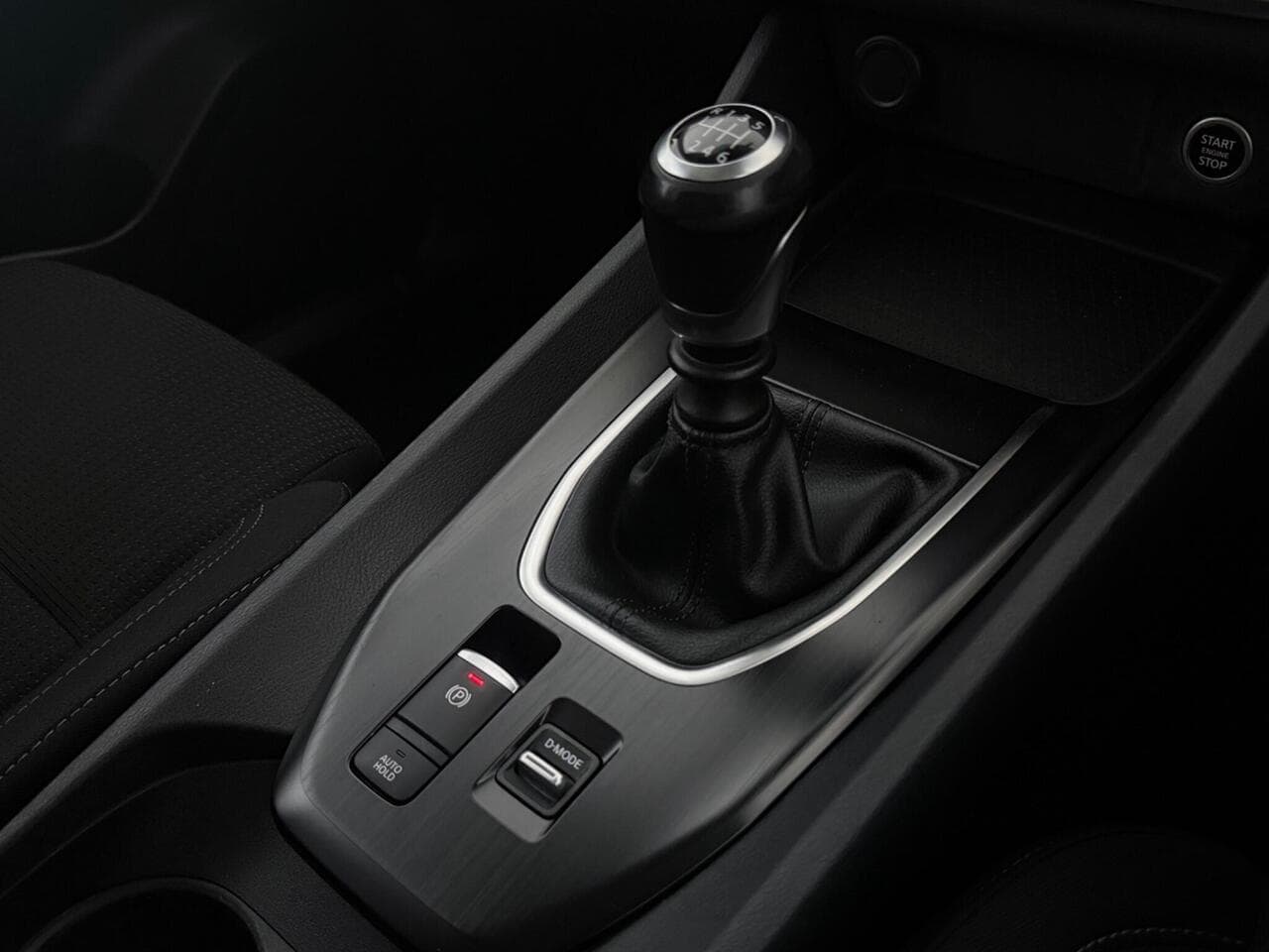 Nissan Qashqai thumbnail Interior Front