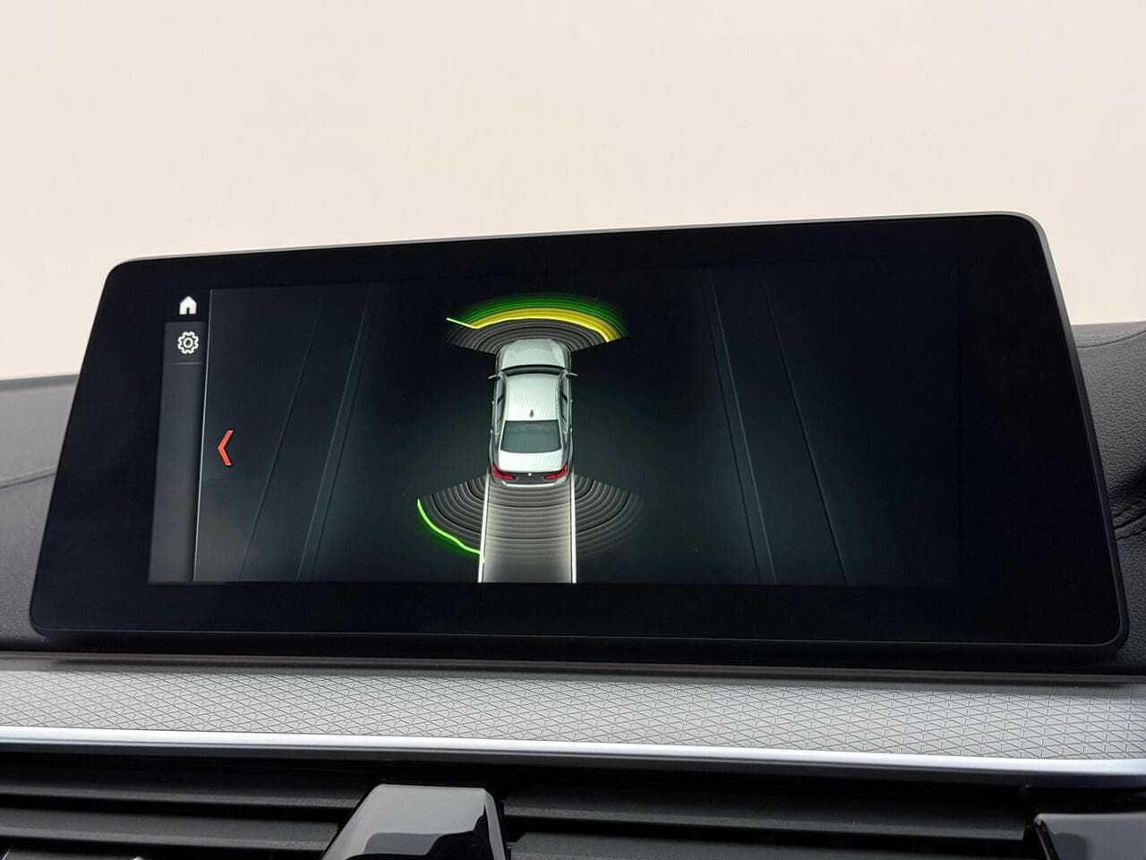 BMW 5 Series thumbnail Infotainment System