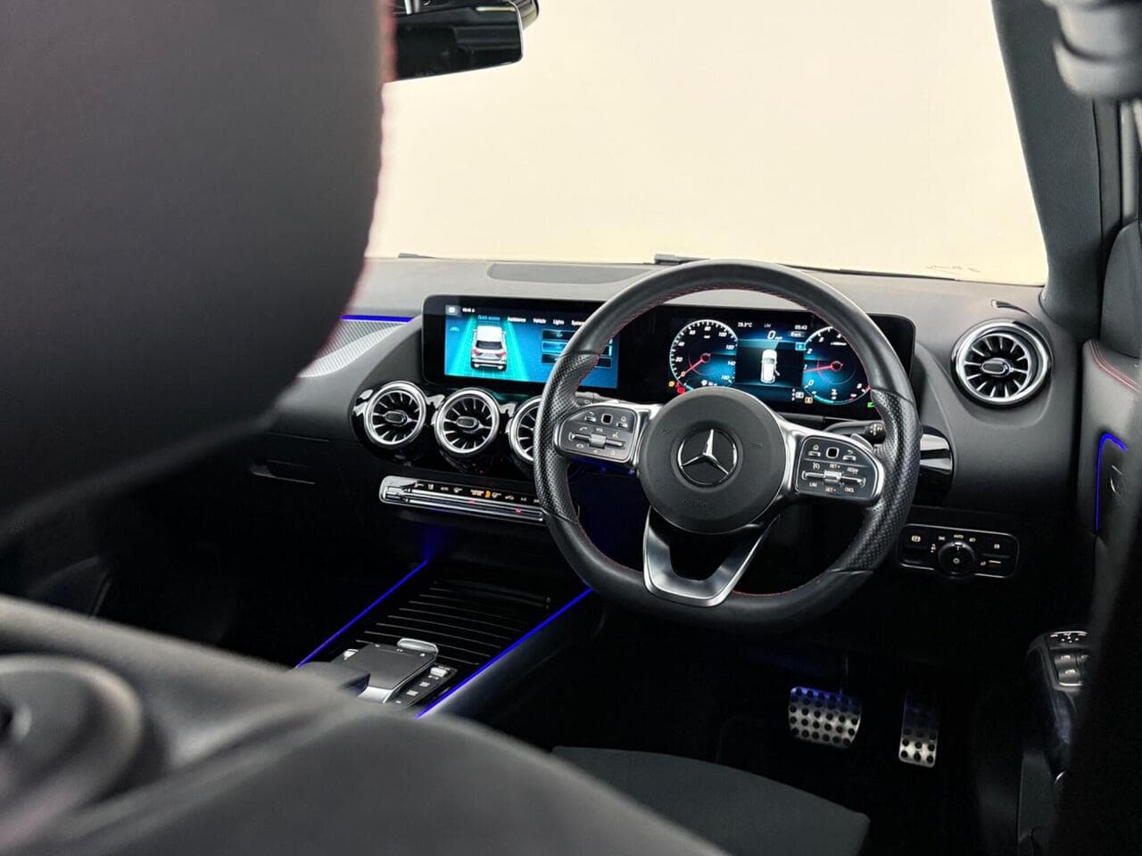 Mercedes-Benz GLA thumbnail Interior Front