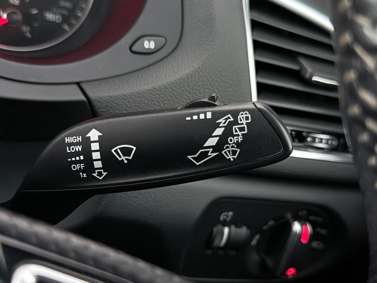 Audi Q3 thumbnail Misc Controls