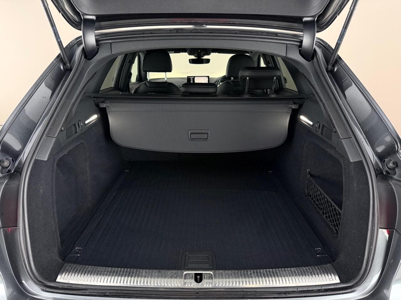 Audi A4 Avant thumbnail Boot