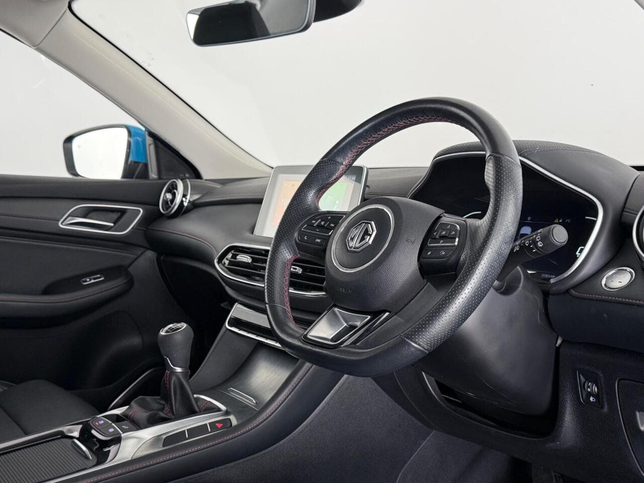 MG MG HS thumbnail Interior Front