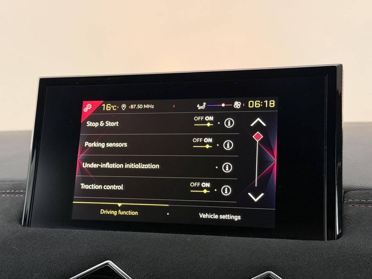 DS AUTOMOBILES DS 3 CROSSBACK thumbnail Infotainment System