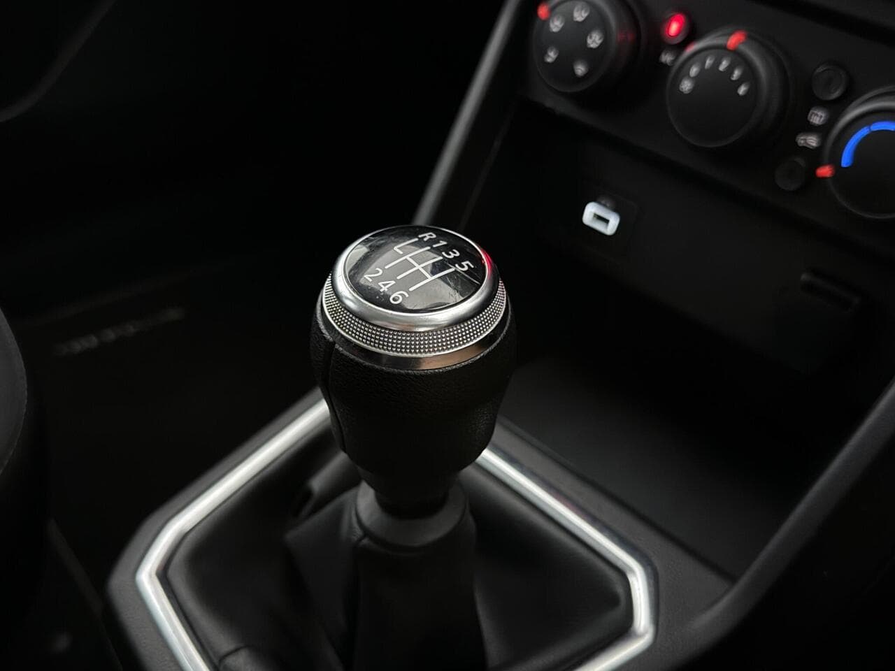 Dacia Sandero thumbnail Interior Front