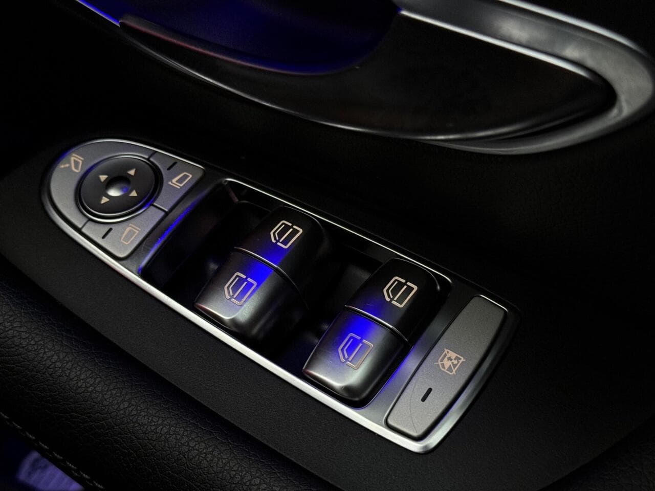 Mercedes-Benz E Class thumbnail Misc Controls