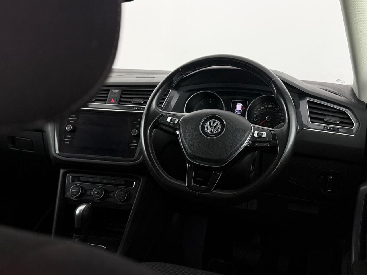 Volkswagen Tiguan Allspace thumbnail Steering Wheel