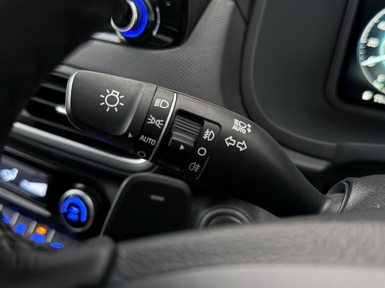 Hyundai KONA thumbnail Misc Controls