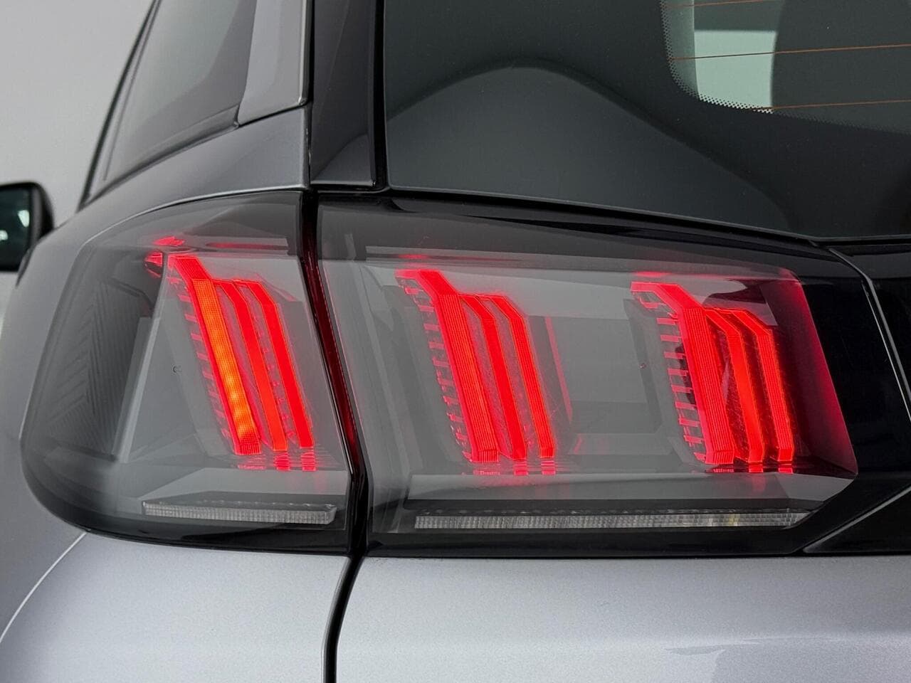 Peugeot 5008 thumbnail Lights Rear