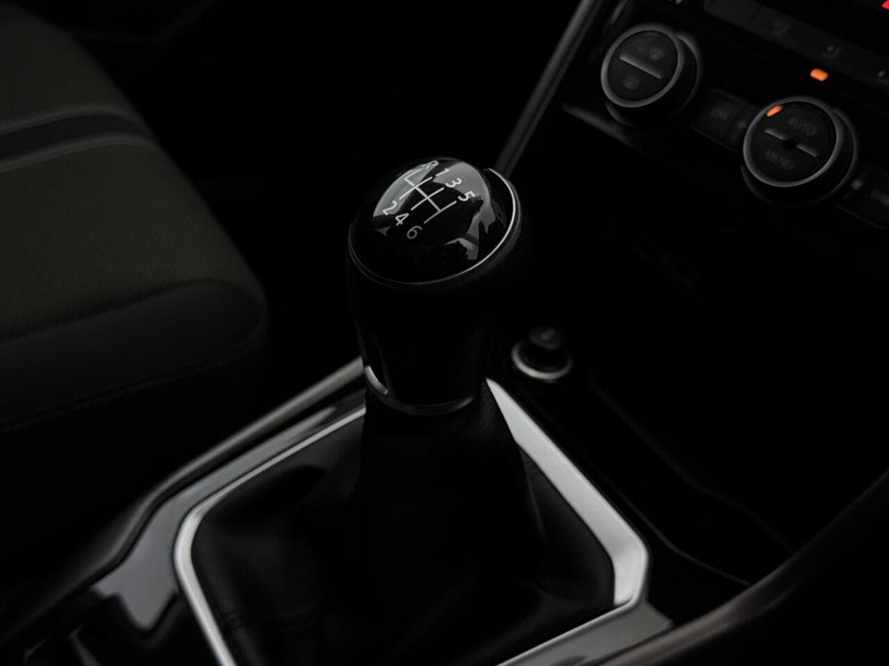 Volkswagen T-Roc thumbnail Interior Front