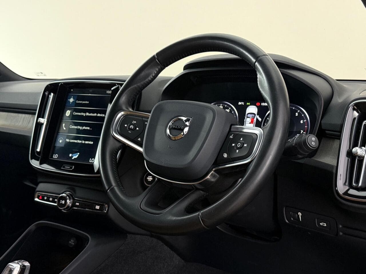 Volvo XC40 thumbnail Steering Wheel