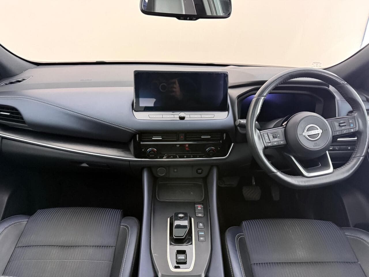 Nissan Qashqai thumbnail Interior Front