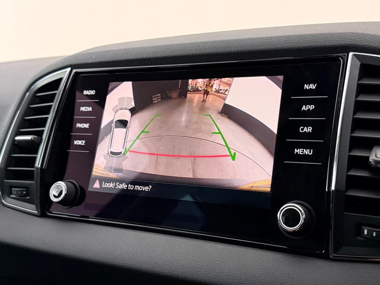 Skoda Karoq thumbnail Infotainment System