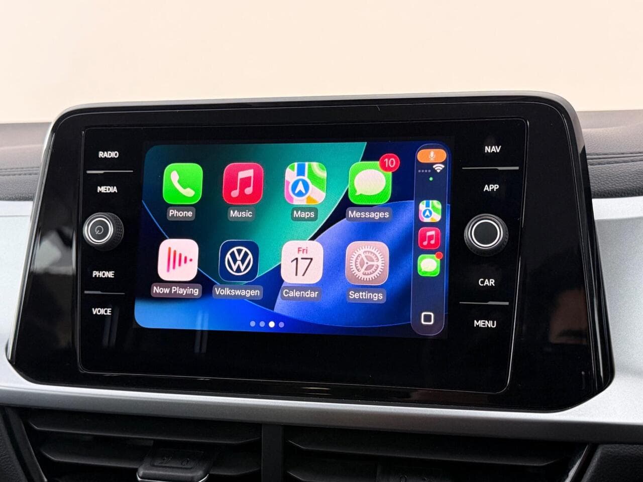 Volkswagen T-Roc thumbnail Infotainment System