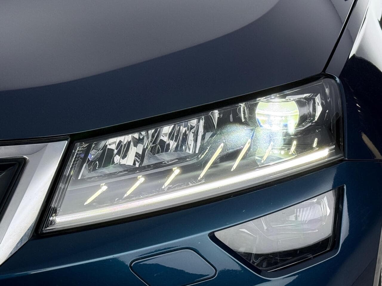 Skoda Karoq thumbnail Lights Front
