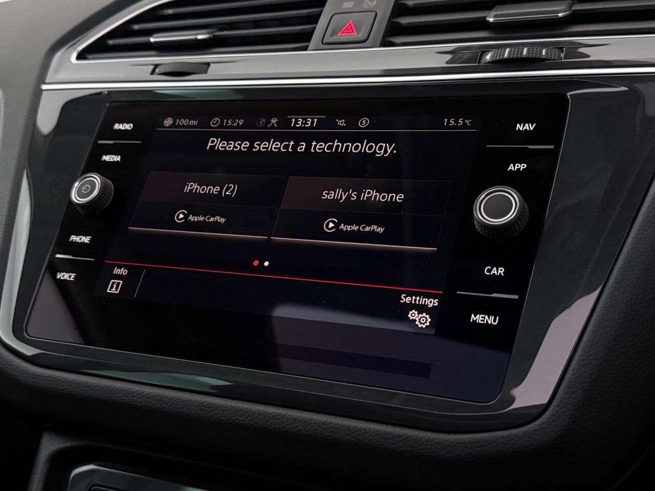 Volkswagen Tiguan thumbnail Infotainment System