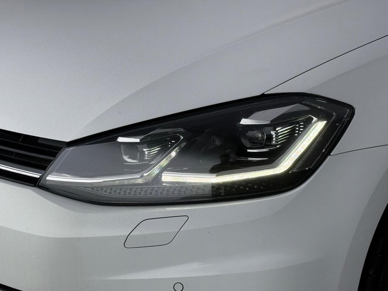 Volkswagen Golf thumbnail Lights Front