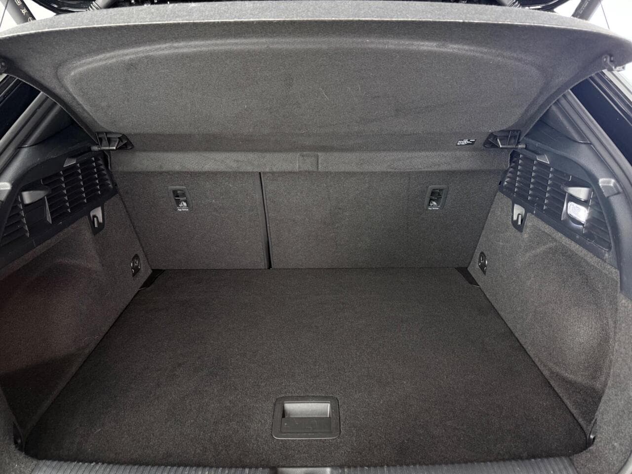 Audi Q2 thumbnail Boot
