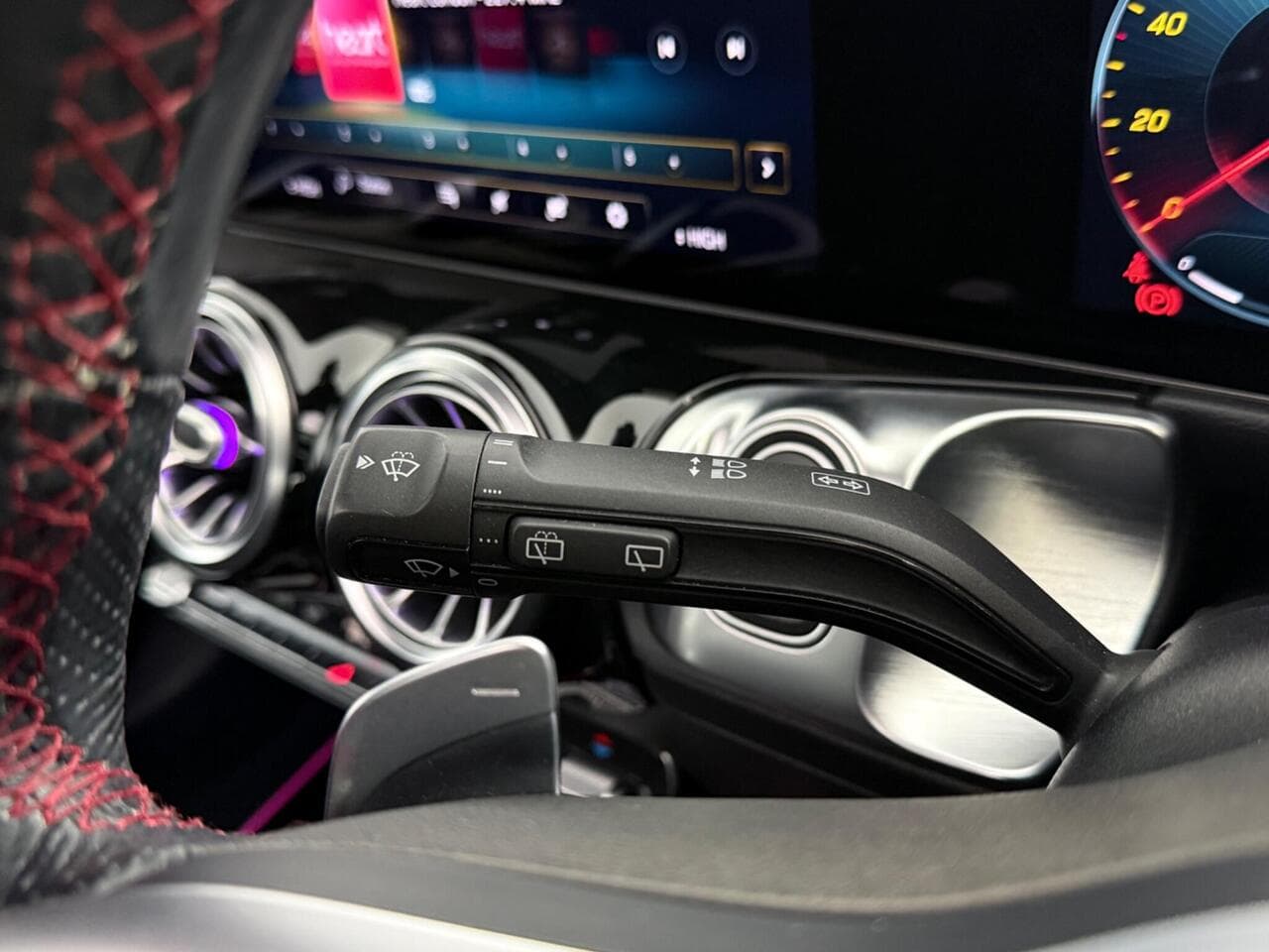 Mercedes-Benz GLB thumbnail Misc Controls