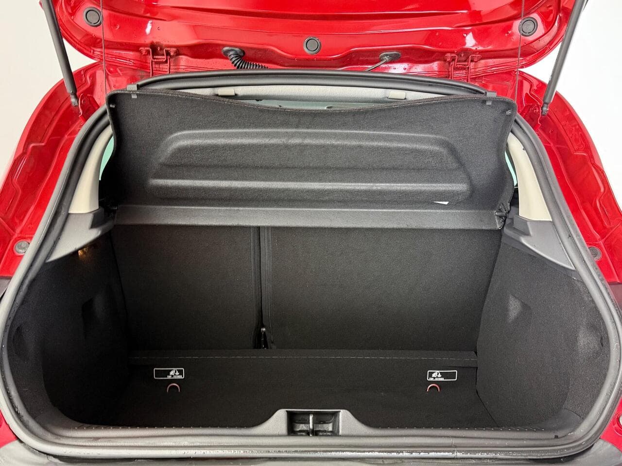 Renault Clio thumbnail Boot