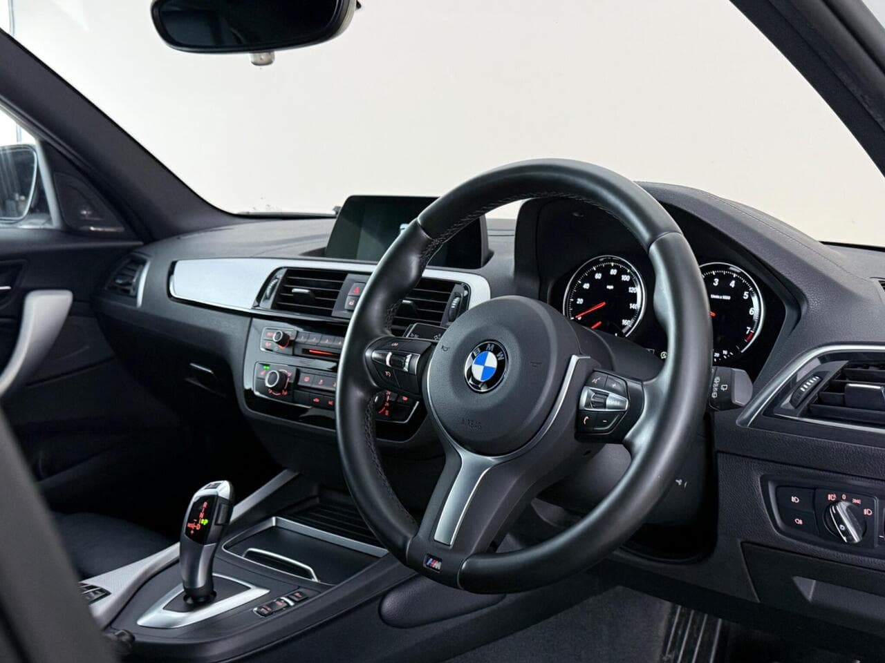 BMW 1 Series thumbnail Interior Front
