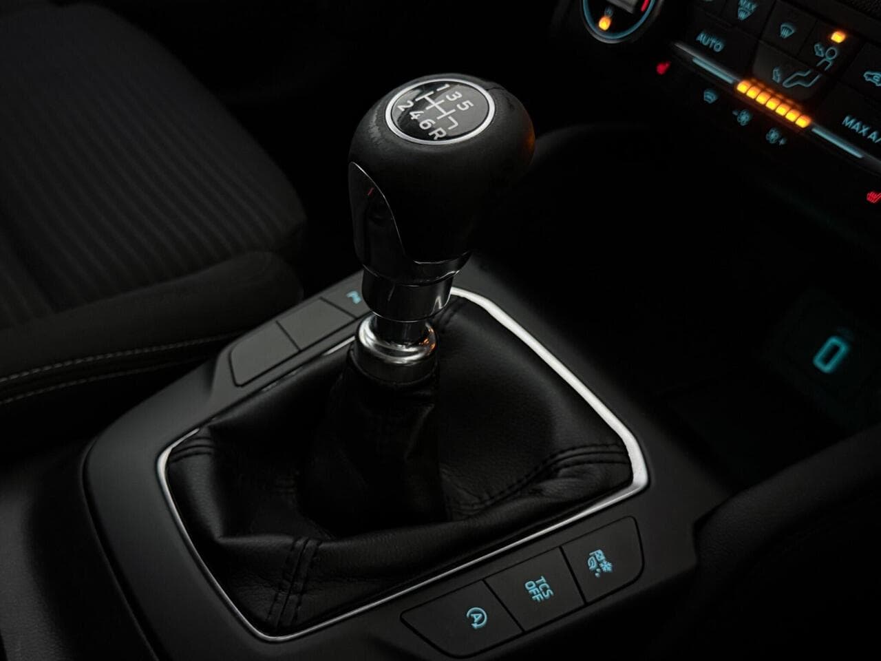Ford Focus thumbnail Interior Front