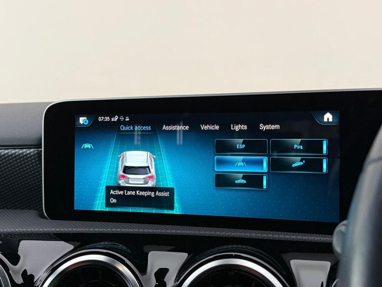 Mercedes-Benz A Class thumbnail Infotainment System