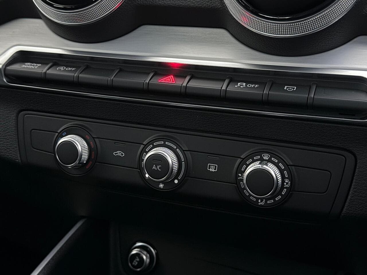 Audi Q2 thumbnail Misc Controls