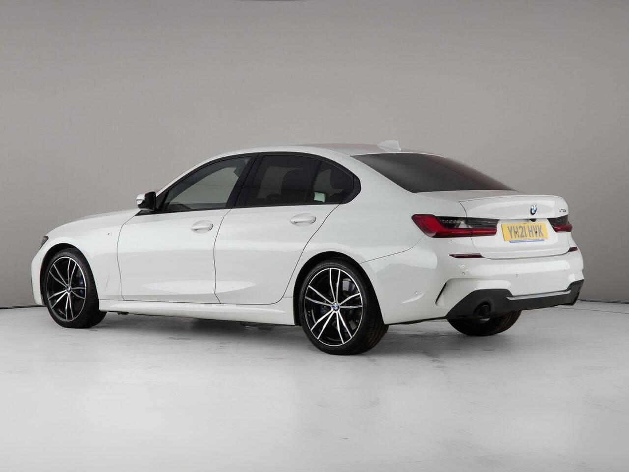 BMW 3 Series thumbnail Rear Left