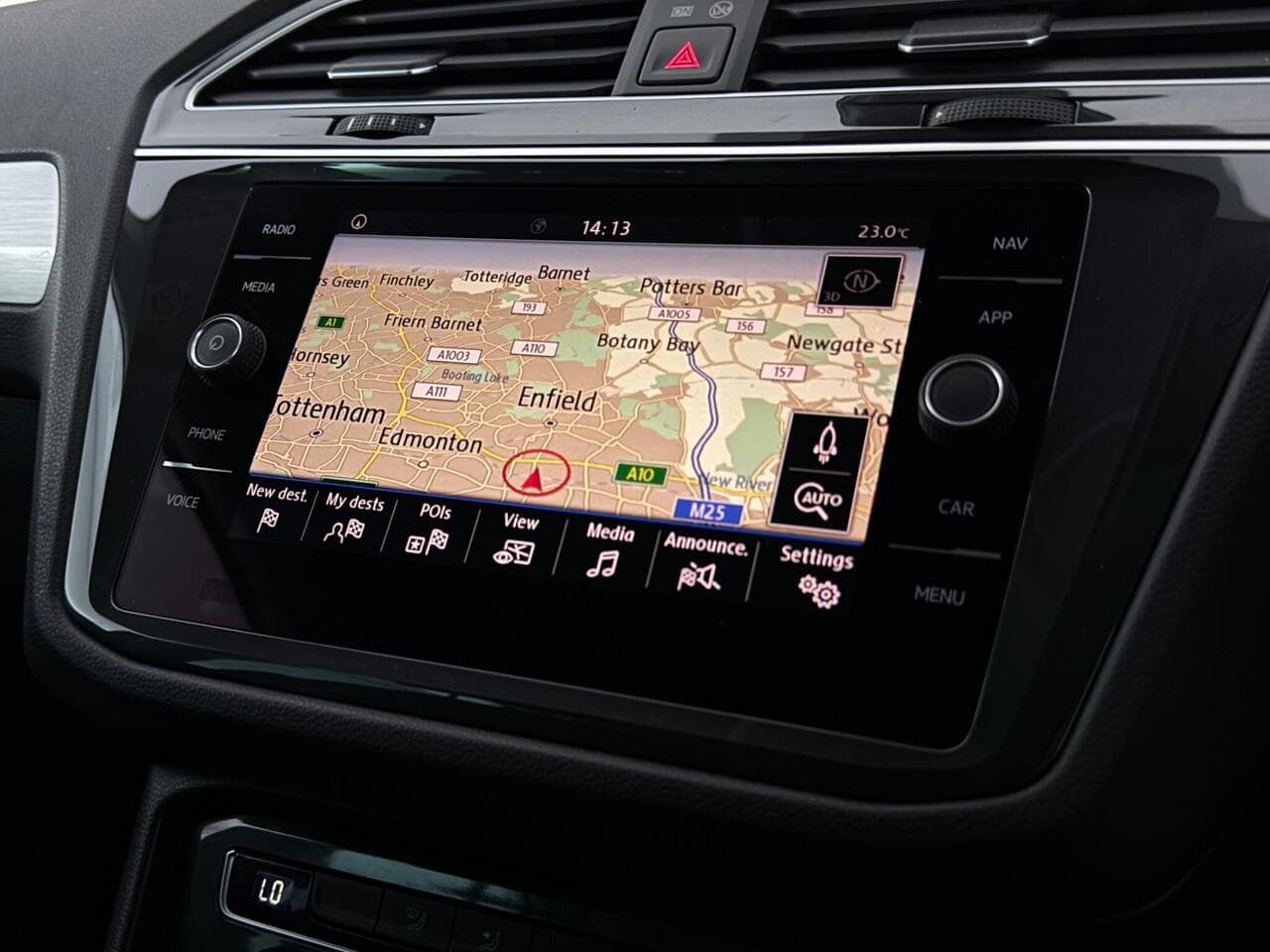 Volkswagen Tiguan thumbnail Infotainment System