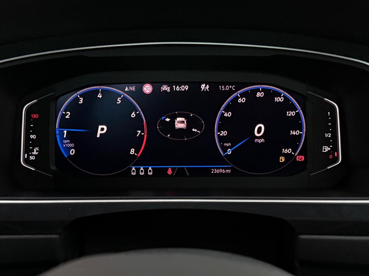 Volkswagen Tiguan thumbnail Driver Instruments