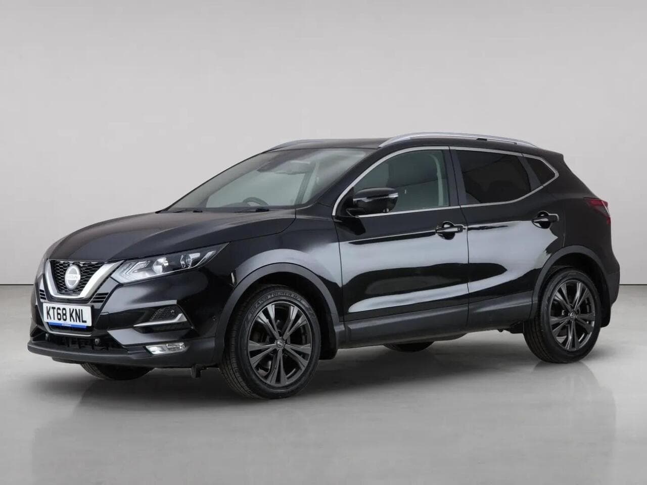 Nissan Qashqai thumbnail Front Left