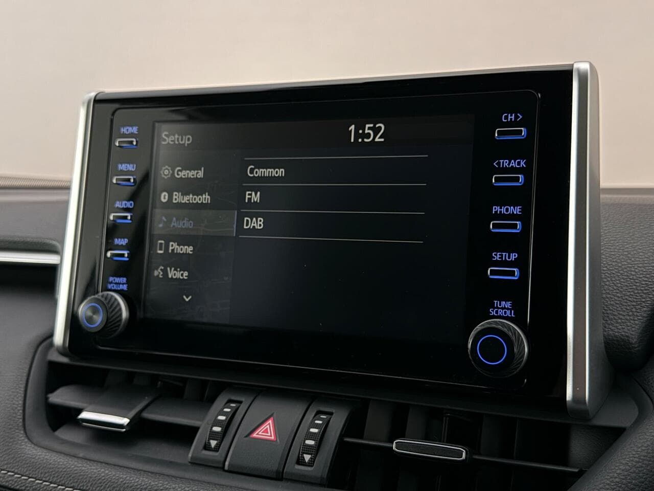 Toyota RAV4 thumbnail Infotainment System
