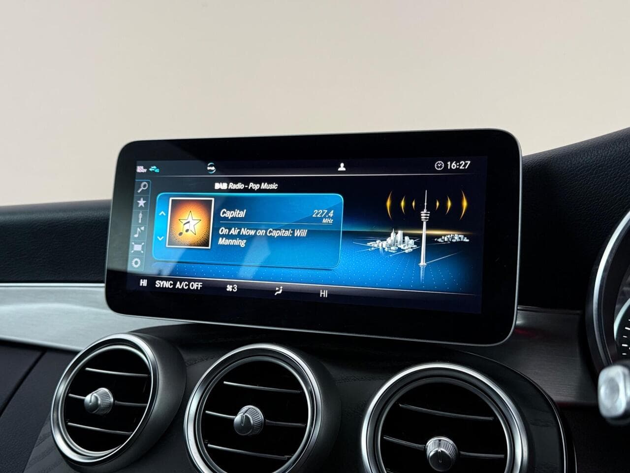 Mercedes-Benz C Class thumbnail Infotainment System