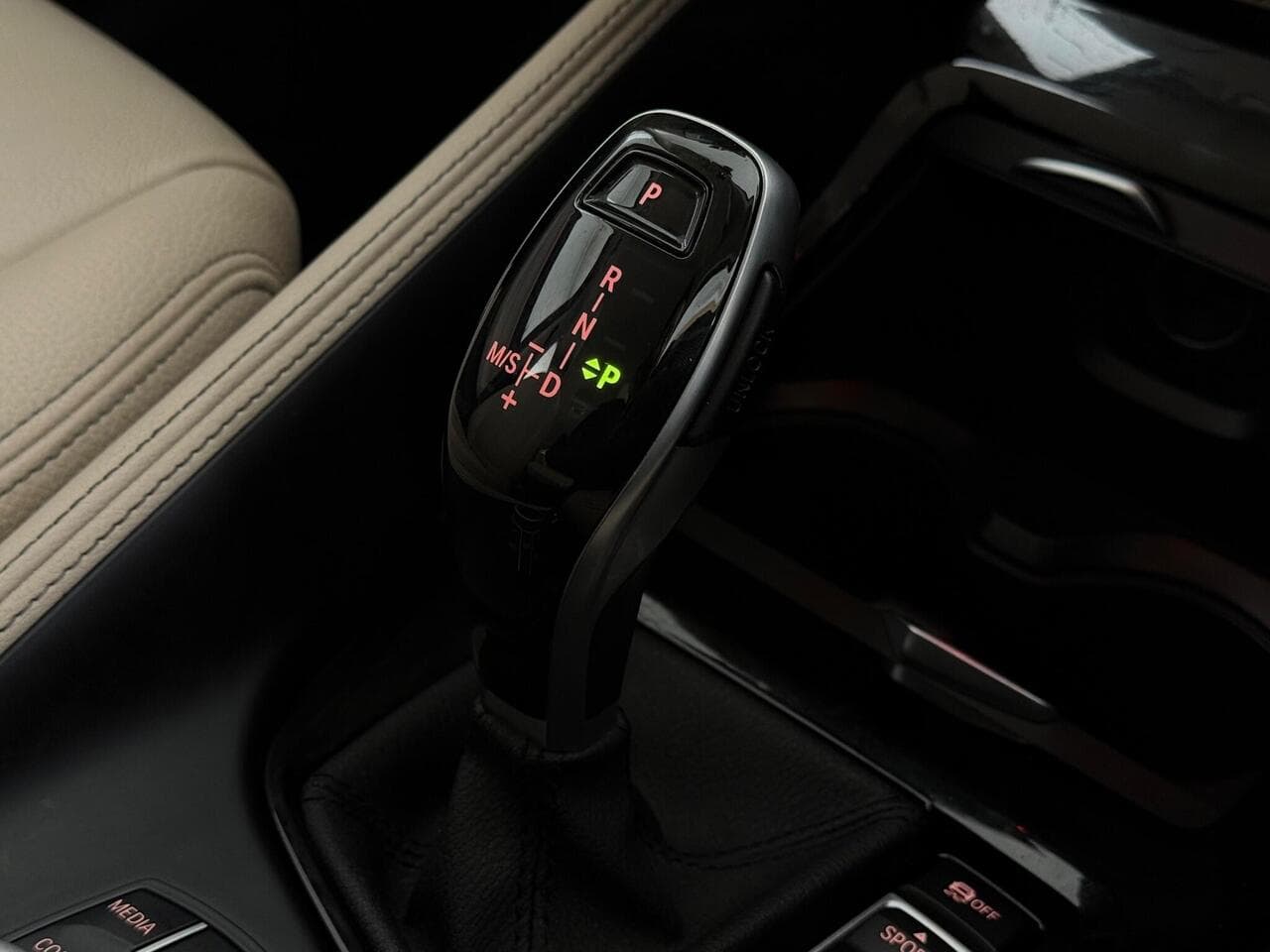 BMW X1 thumbnail Interior Front