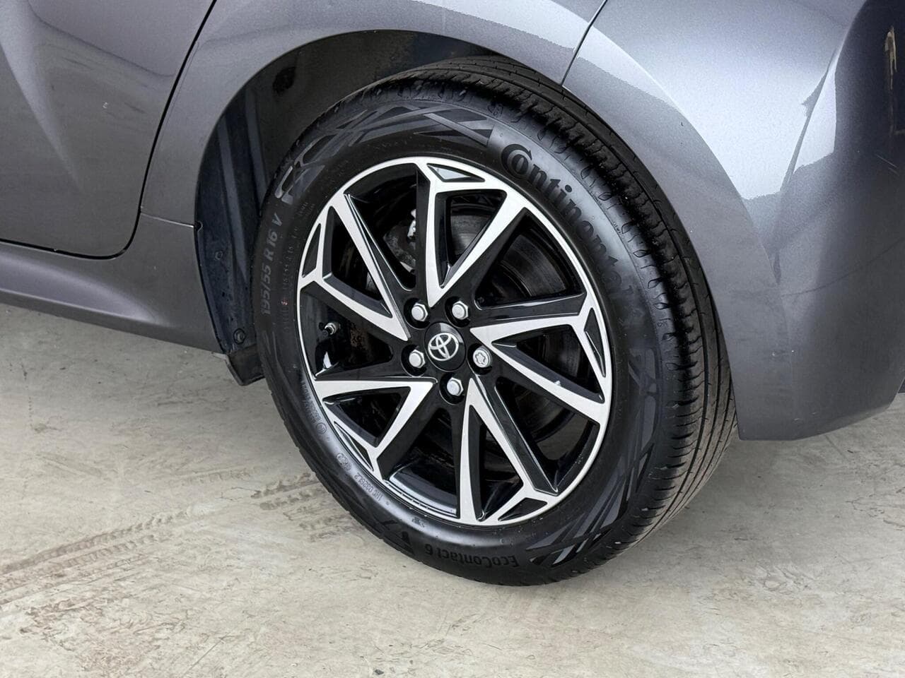Toyota Yaris thumbnail Wheel