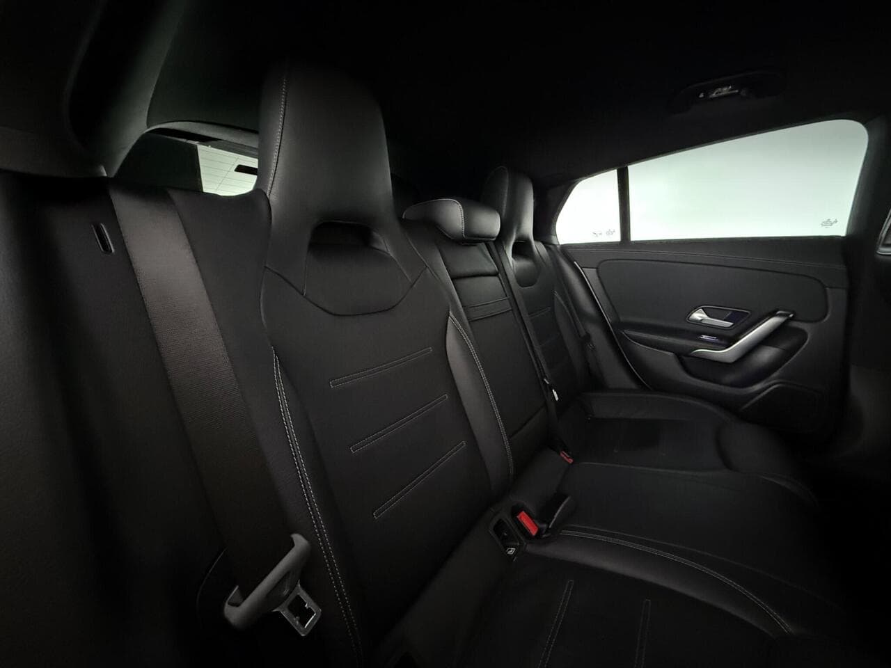 Mercedes-Benz CLA thumbnail Seats Rear