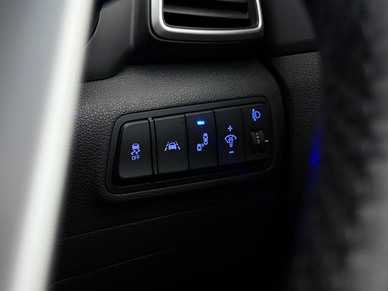 Hyundai TUCSON thumbnail Misc Controls