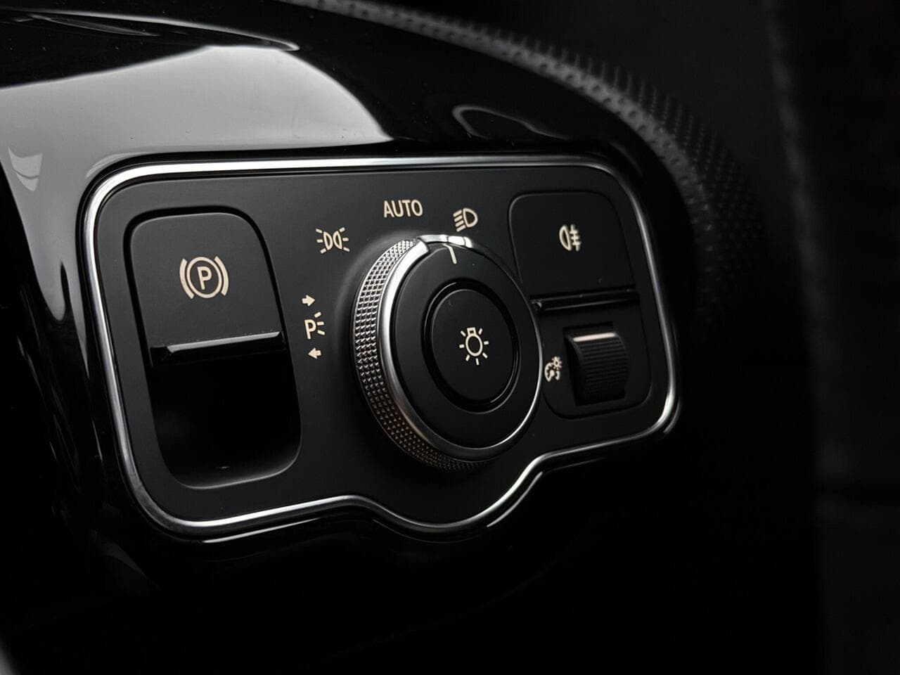Mercedes-Benz A Class thumbnail Misc Controls