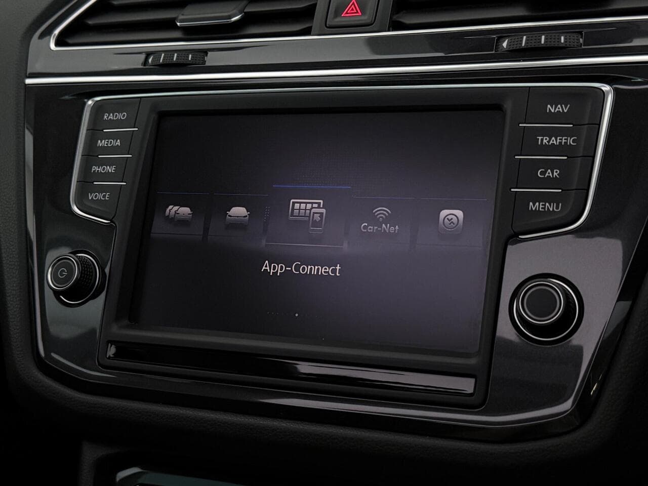 Volkswagen Tiguan thumbnail Infotainment System