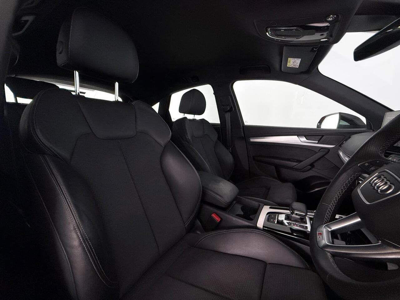 Audi Q5 thumbnail Seat Driver