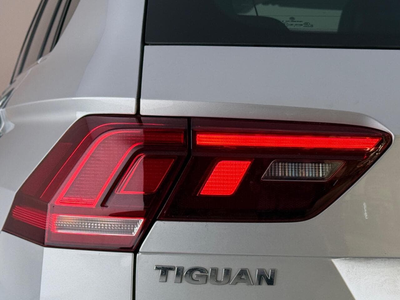 Volkswagen Tiguan thumbnail Lights Rear