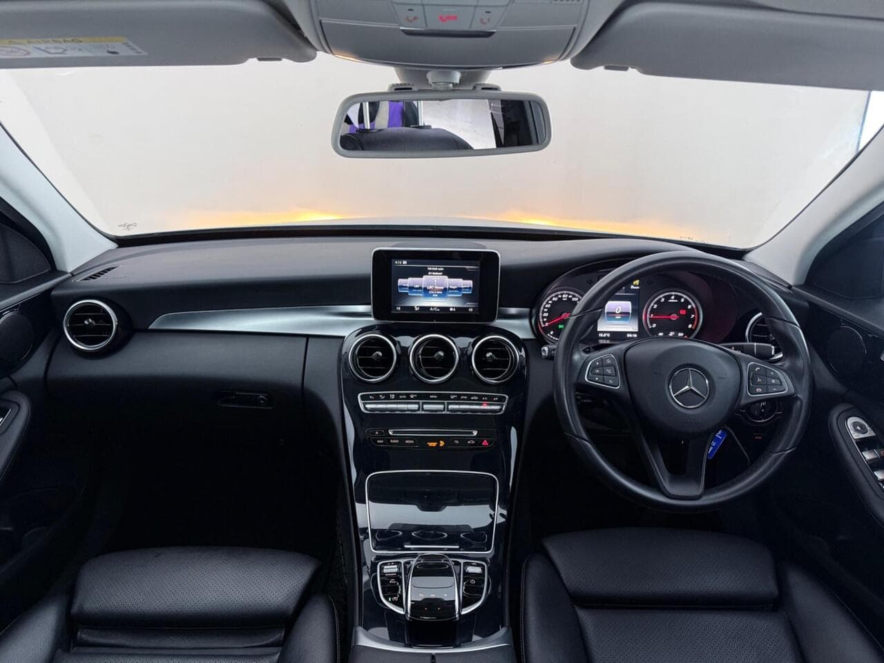 Mercedes-Benz C Class thumbnail Interior Front