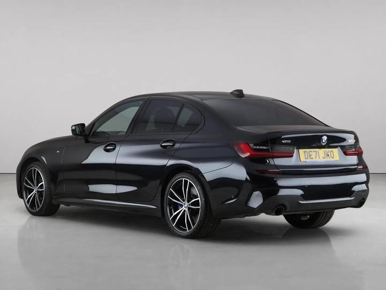 BMW 3 Series thumbnail Rear Left