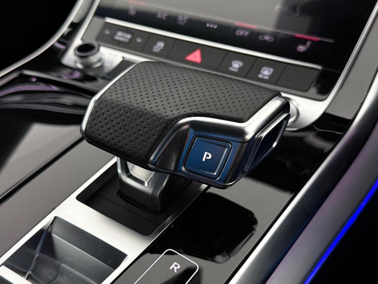 Audi Q7 thumbnail Misc Controls