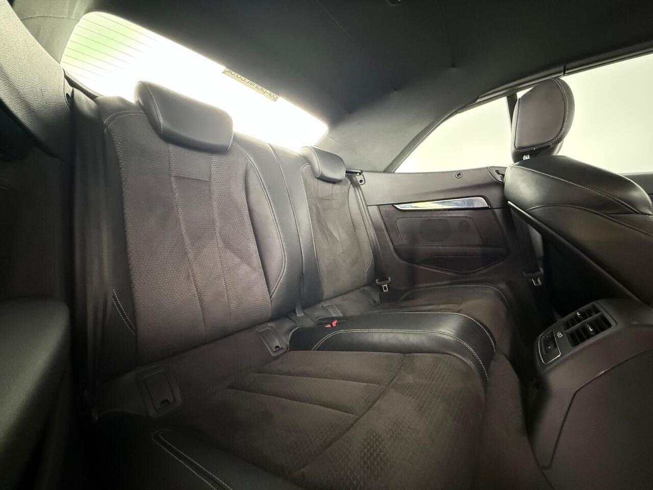 Audi A5 Cabriolet thumbnail Seats Rear