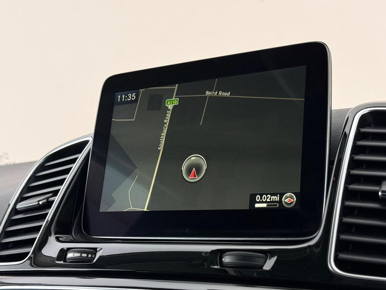 Mercedes-Benz GLE thumbnail Infotainment System