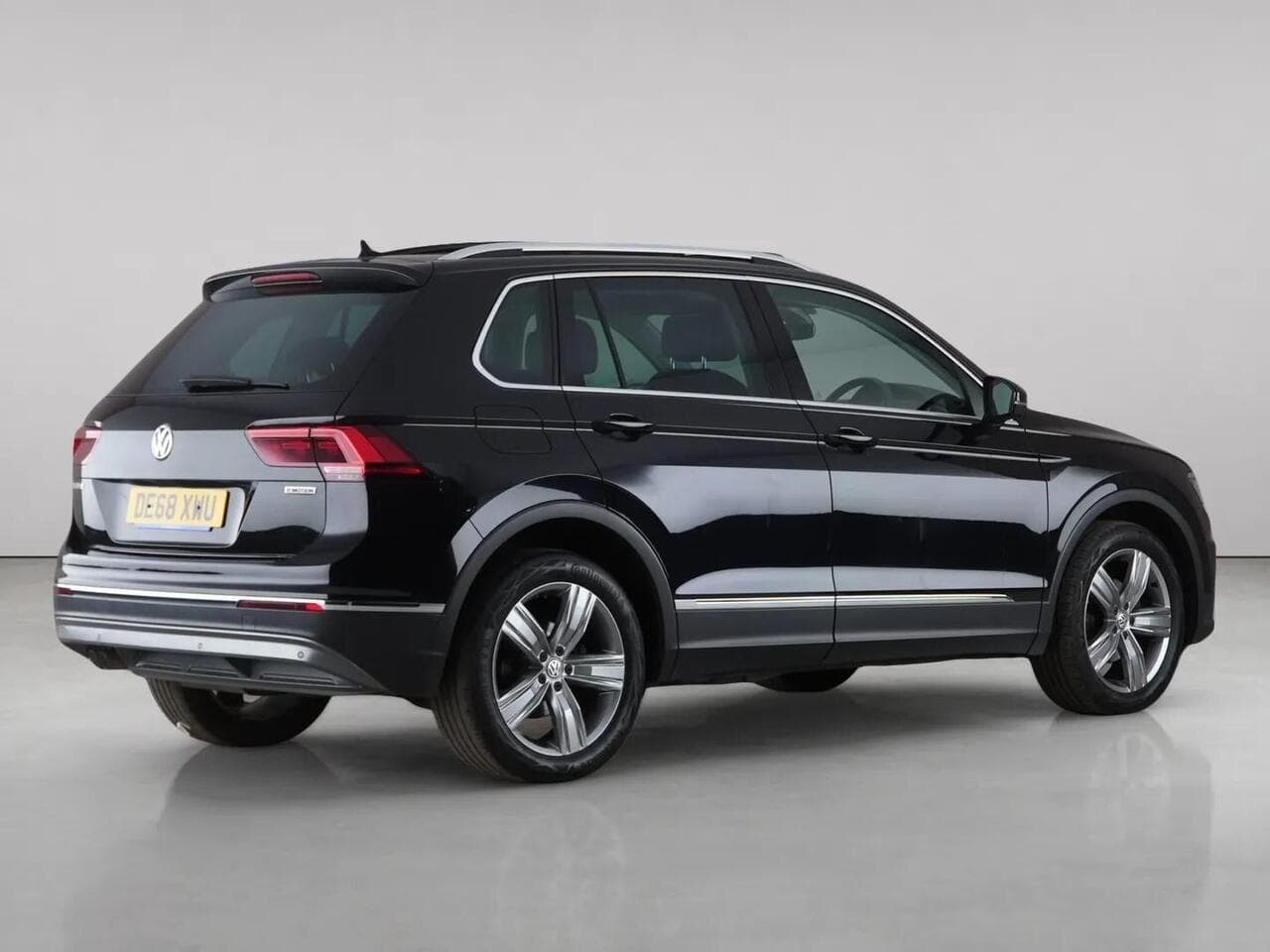 Volkswagen Tiguan thumbnail Rear Right