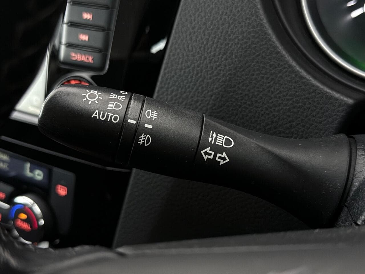 Nissan Qashqai thumbnail Misc Controls