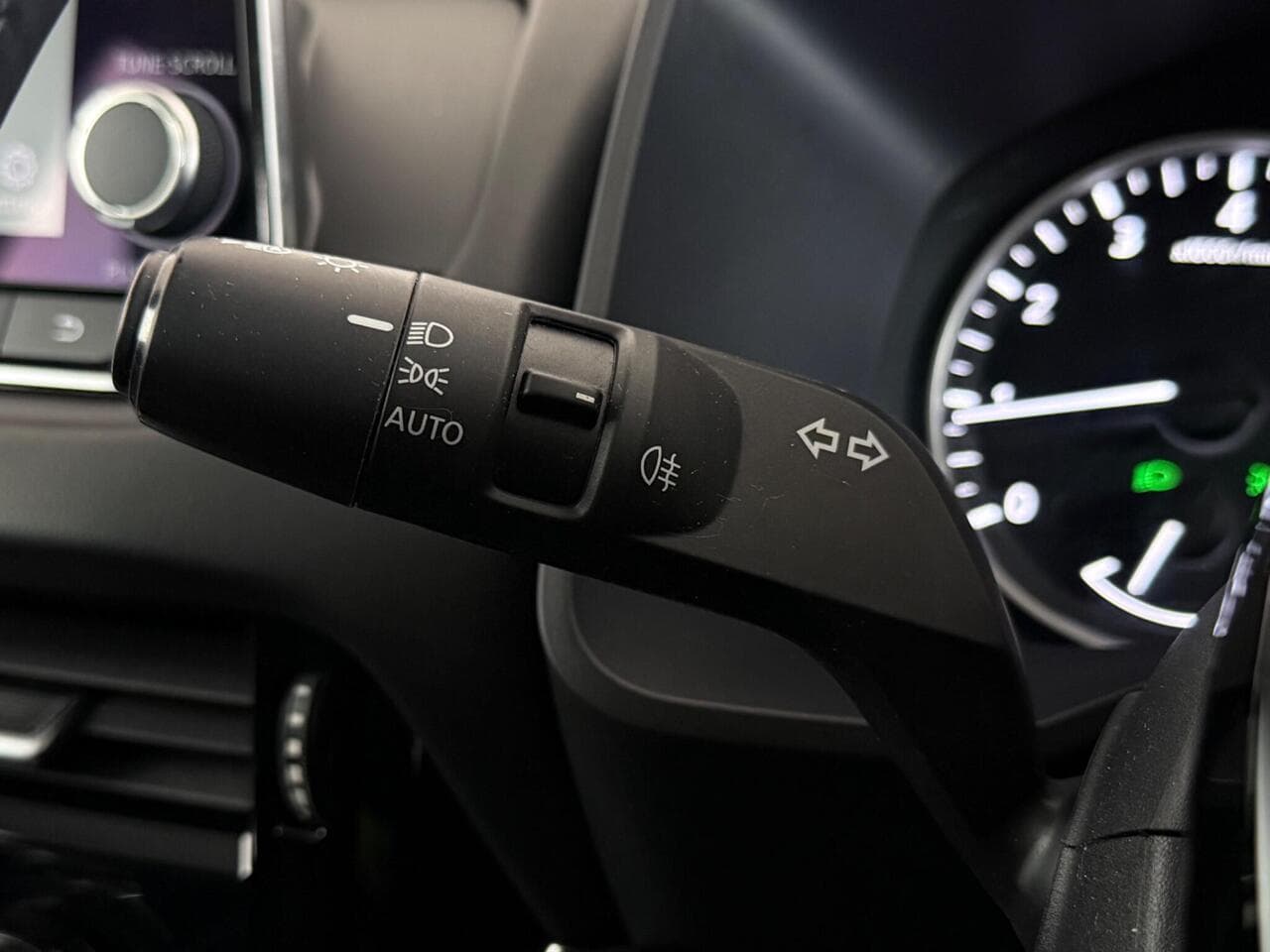 Nissan Qashqai thumbnail Misc Controls